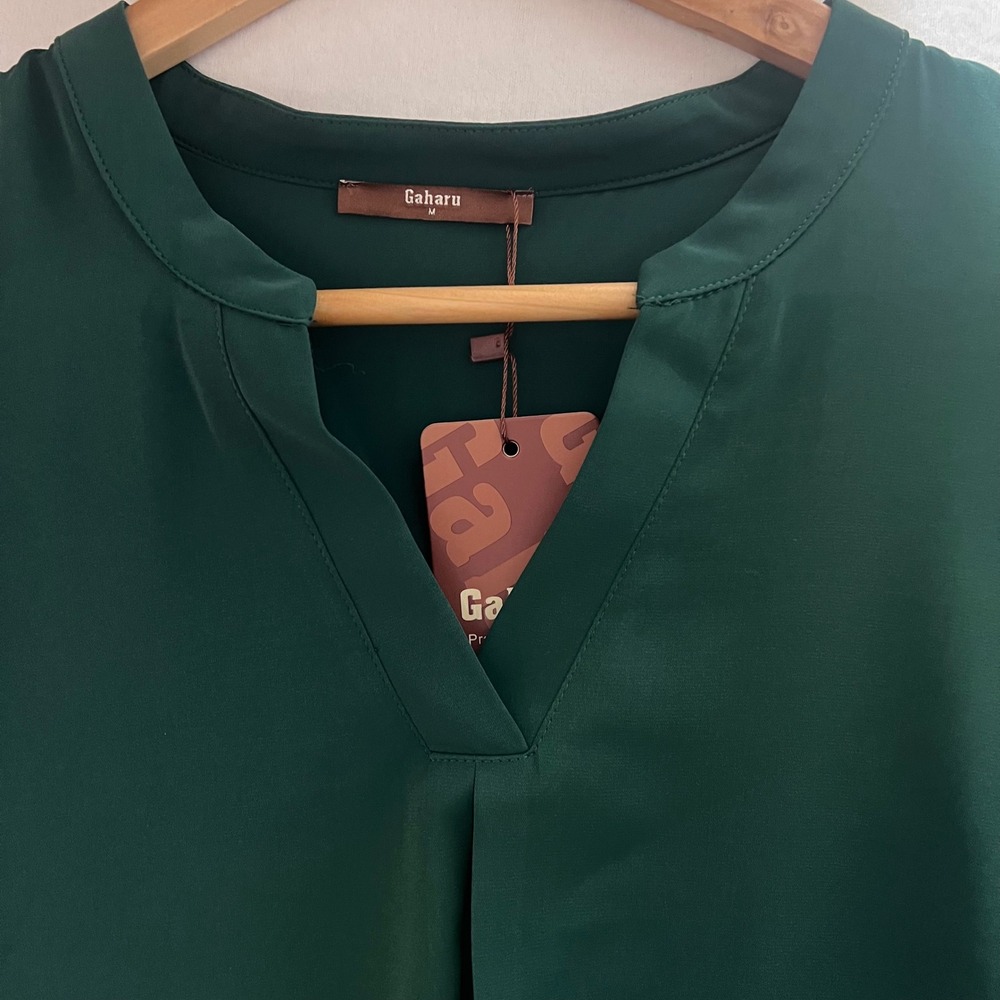 Gaharu Womens Green Roll Tab Long Sleeve V Neck Blouse Business Casual Top Sz M‎ - Picture 3 of 10
